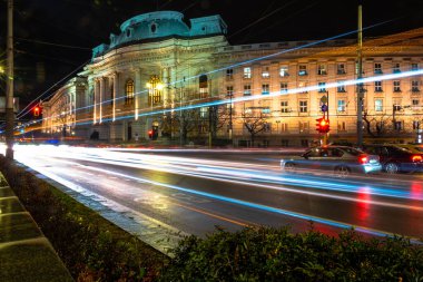 Sofya şehir merkezi mimarisinin gece ışıkları, ünlü binalar, Bulgaristan