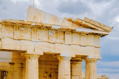 Atina Akropolü 'ndeki Antik Tapınak Parthenon, cephe