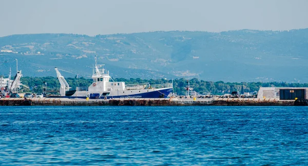 Yunanistan 'ın Attica kentindeki Rafina limanındaki plaj