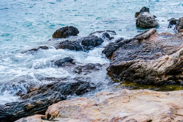 Costa Rochosa Offshore Com Mar Azul Formações Rochosas Grécia — Fotografia de Stock