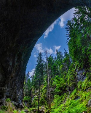 Bulgaristan 'daki Harika Köprüler, Rodop Dağları, doğal olaylar