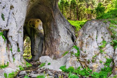 Bulgaristan 'daki Harika Köprüler, Rodop Dağları, doğal olaylar