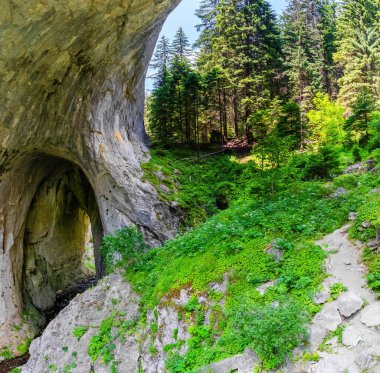 Bulgaristan 'daki Harika Köprüler, Rodop Dağları, doğal olaylar