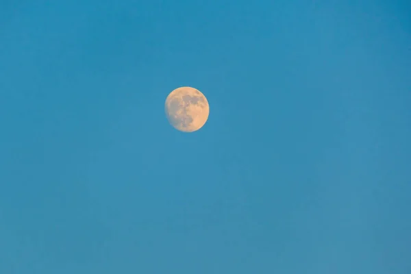Светящаяся Супер Полная Луна Темно Синем Небе — стоковое фото
