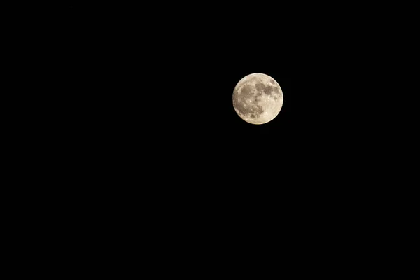 Светящаяся Сверхполная Луна Темном Небе — стоковое фото