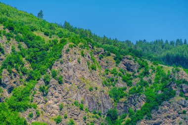 Güzel dağlar bulutlu bulutlu gökyüzü manzaralı