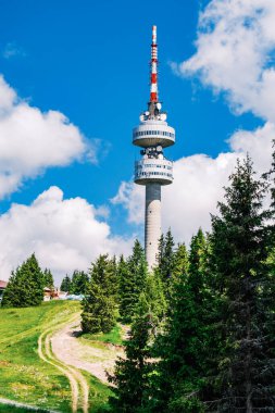 Pamporovo 'daki Snejanka TV kulesi, Rodop dağları, Bulgaristan