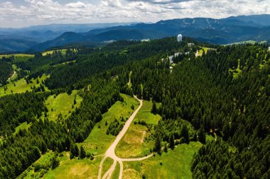 Rozhen astronomik gözlemevi teleskop kulesi, Rodop dağları, Bulgaristan