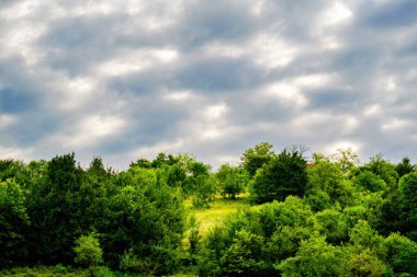Dağların tepeleri, bulutlar, sisli, doğa, manzara