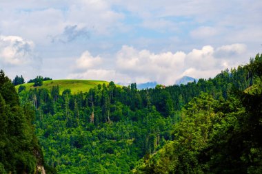 Dağların tepeleri, bulutlar, sisli, doğa, manzara