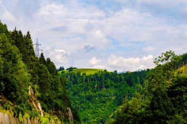 Dağların tepeleri, bulutlar, sisli, doğa, manzara