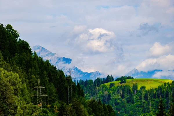Вершина Горы Шипит Облаках Туман Природа Пейзаж — стоковое фото