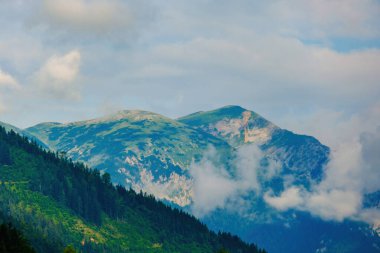 Dağların tepeleri, bulutlar, sisli, doğa, manzara