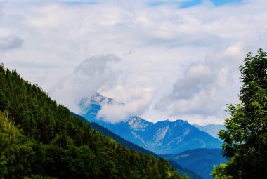 Dağların tepeleri, bulutlar, sisli, doğa, manzara