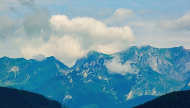 Dağların tepeleri, bulutlar, sisli, doğa, manzara