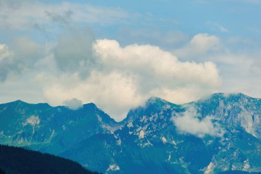 Dağların tepeleri, bulutlar, sisli, doğa, manzara