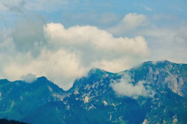 Dağların tepeleri, bulutlar, sisli, doğa, manzara