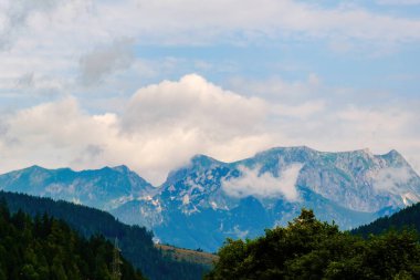 Dağların tepeleri, bulutlar, sisli, doğa, manzara