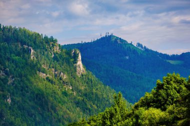 Dağların tepeleri, bulutlar, sisli, doğa, manzara