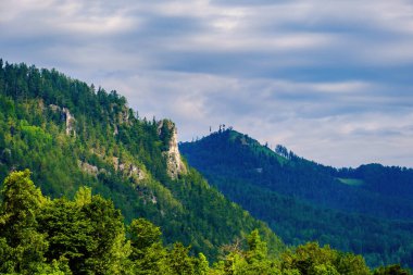 Dağların tepeleri, bulutlar, sisli, doğa, manzara