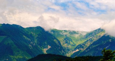 Dağların tepeleri, bulutlar, sisli, doğa, manzara