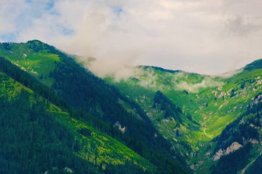 Dağların tepeleri, bulutlar, sisli, doğa, manzara