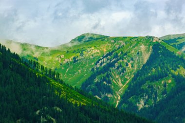 Dağların tepeleri, bulutlar, sisli, doğa, manzara