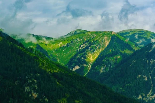 Dağların tepeleri, bulutlar, sisli, doğa, manzara