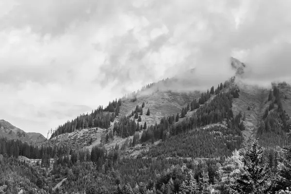 Alpes Montañas Nubes Tormentosas Blanco Negro — Foto de Stock