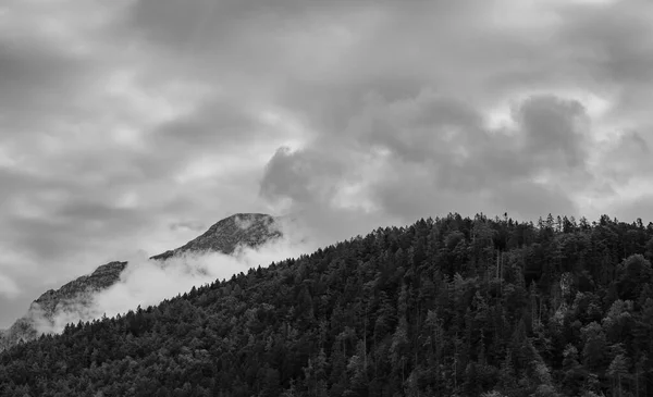 Alpen Berge Stürmischen Wolken Schwarz Weiß — Stockfoto