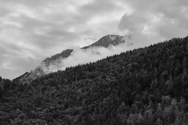 Alpen Berge Stürmischen Wolken Schwarz Weiß — Stockfoto