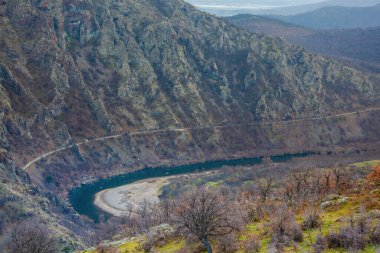 Bulgaristan 'ın Rodop dağlarında Arda nehrinin manzarası, doğa
