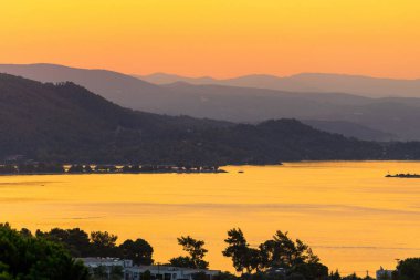 Yunanistan 'da dağlı Akdeniz Günbatımı