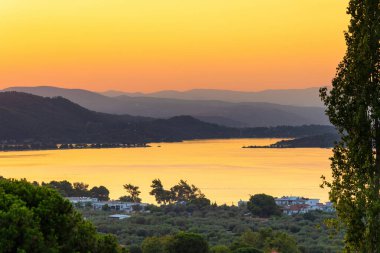 Yunanistan 'da dağlı Akdeniz Günbatımı