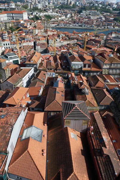 Güneşli bir günde Lisboa 'nın silüeti