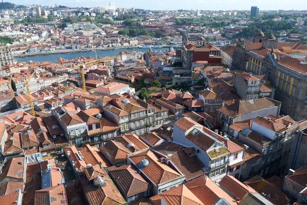 Güneşli bir günde Lisboa 'nın silüeti