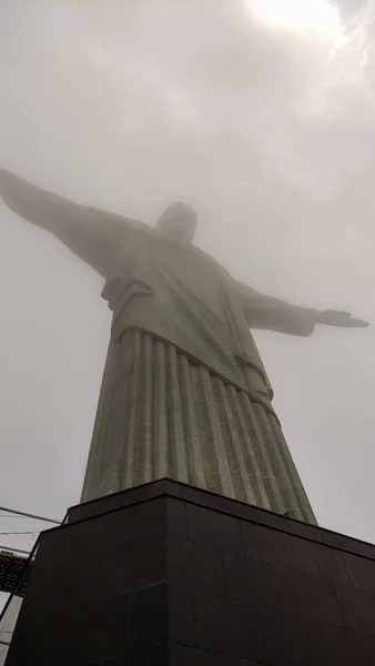 Vista Cerca Cristo Redentor Envuelto Niebla —  Fotos de Stock