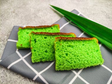 Bolu Pandan veya Sünger Keki veya Chiffon Keki tatlı, yumuşak bir tatlı veya aperatiftir. Seçici odak resmi
