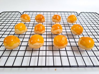 Ananas reçelli Endonezya tart kurabiyesi ya da Nastar olarak bilinir fırından yeni çıkmış Lebaran Idul Fitri 'yi ya da Kurban Bayramı' nı kutlamak için.