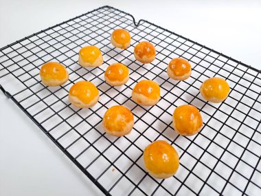 Ananas reçelli Endonezya tart kurabiyesi ya da Nastar olarak bilinir fırından yeni çıkmış Lebaran Idul Fitri 'yi ya da Kurban Bayramı' nı kutlamak için.