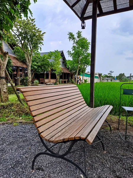 Eine Holzbank Hinterhof Der Nähe Der Reisfelder Geeignet Zum Entspannen — Stockfoto
