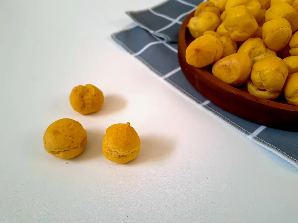Bowl Mini Puff Kue Soes Isolated White Background Crunchy Snack — Stock Photo, Image