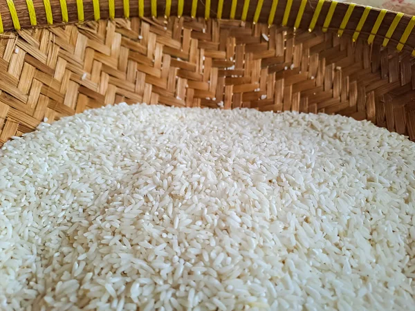 Uncooked Long Grain Rice Woven Bamboo Basket — Stock Photo, Image