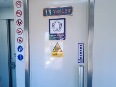 Depok Sahili atmosferi, Yogyakarta yerel turist kalabalığıyla dolu bir tatil.. 