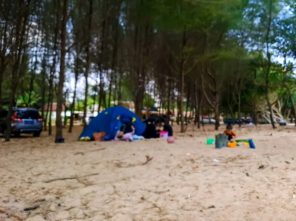 Blurred View Noise Effect Family Enjoying Holiday Camp Ground Green — Stock Photo, Image