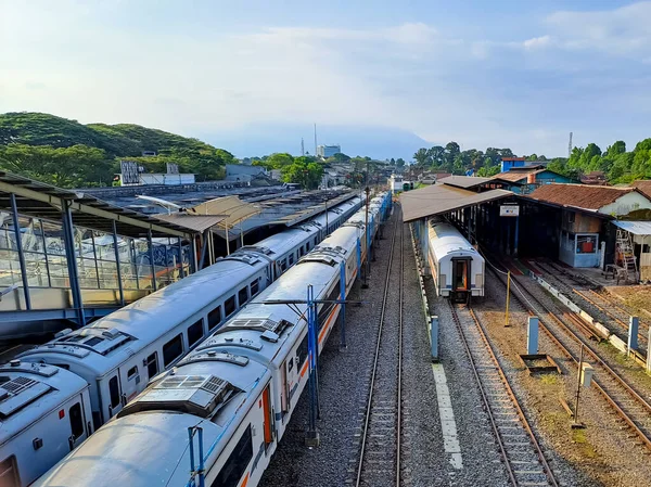 火车在车站停了下来 马来西亚印度尼西亚 2023年4月25日 — 图库照片