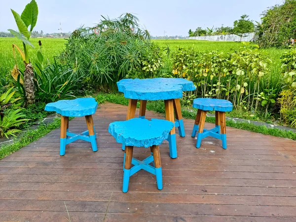 Couleur Lumineuse Chaise Table Bois Sur Terrasse Café Extérieur Avec — Photo