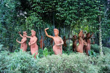 Gandrung Dansçı Heykeli, Endonezya 'nın Banyuwangi şehrinde 23 Mayıs 2024' te kültürel, tarihi ve doğal güzellikte bir turizm merkezi..