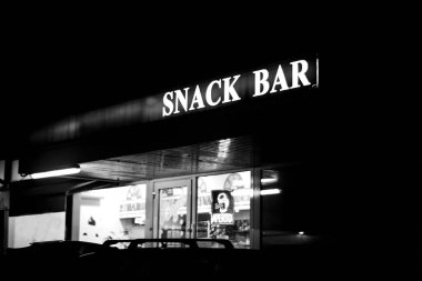 Şehrin gece görüşü bulanık.