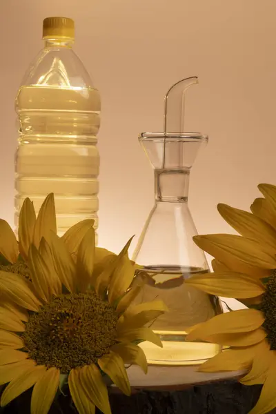 Ayçiçeği yağı şişesiyle hayat devam ediyor